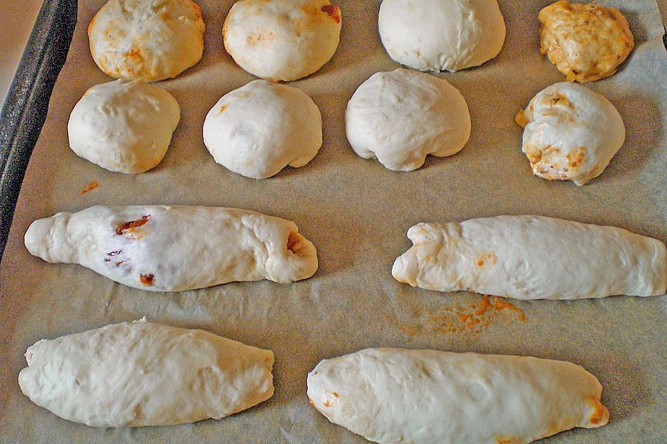 Weiche Brötchen gefüllt mit Hackfleisch