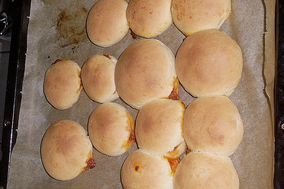 Weiche Brötchen gefüllt mit Hackfleisch