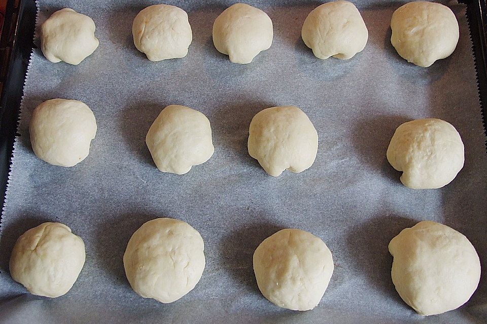 Weiche Brötchen gefüllt mit Hackfleisch