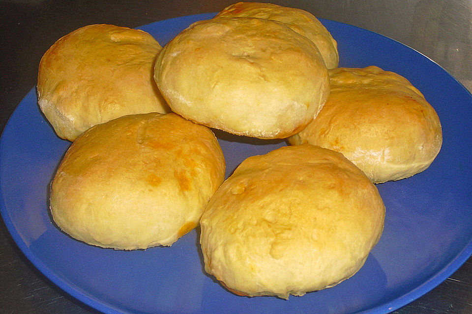 Weiche Brötchen gefüllt mit Hackfleisch