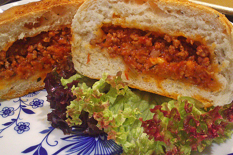 Weiche Brötchen gefüllt mit Hackfleisch