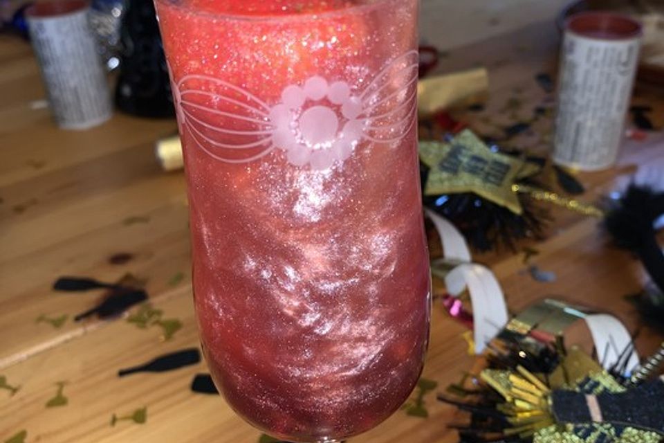 Zitronen - Sekt - Cocktail mit Erdbeeren