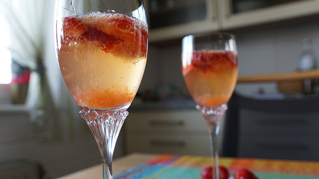 Zitronen - Sekt - Cocktail mit Erdbeeren von mamatuktuk