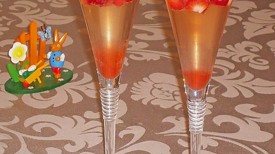 Zitronen - Sekt - Cocktail mit Erdbeeren von mamatuktuk