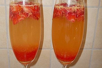 Zitronen Sekt Cocktail Mit Erdbeeren Von Mamatuktuk Chefkoch