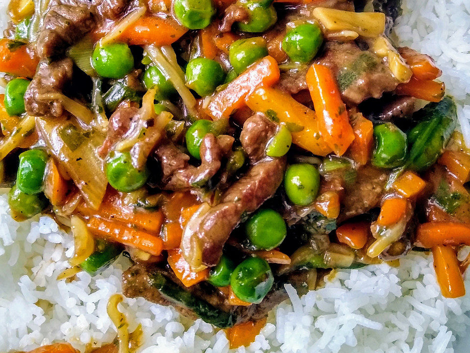 Chinesische Rindfleischpfanne mit Gemüse und Basmati - Reis von ...