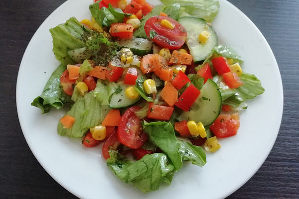 Bunter gemischter Salat mit leckerem Dressing von stefanie101 | Chefkoch