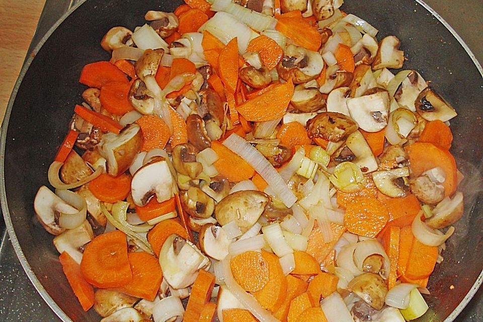 Hähnchengeschnetzeltes mit Champignons und Möhren