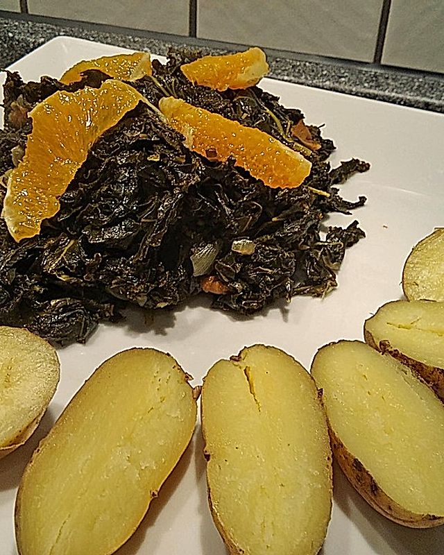 Grünkohl mit Orangenfilets und Aprikosen