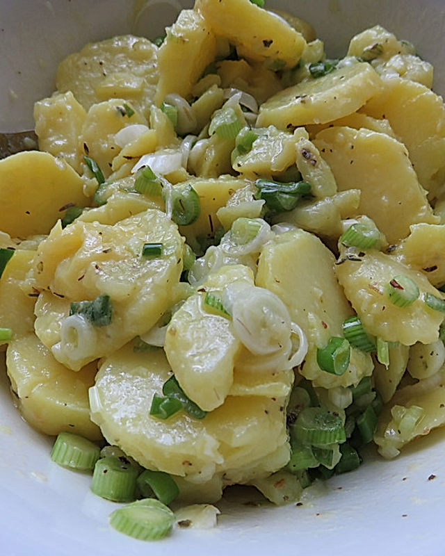 Kartoffelsalat mit Frühlingszwiebeln