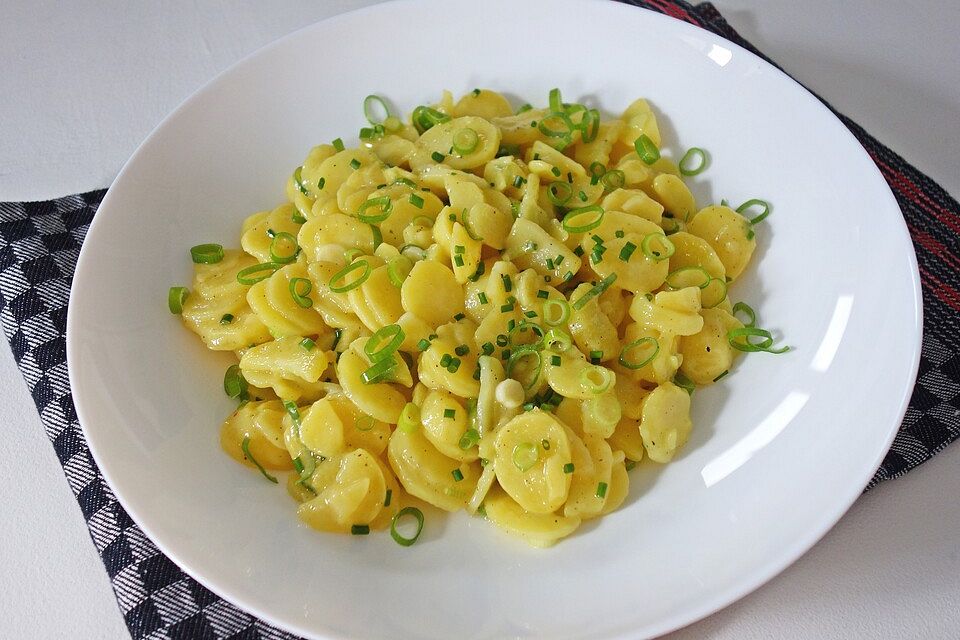 Kartoffelsalat mit Frühlingszwiebeln