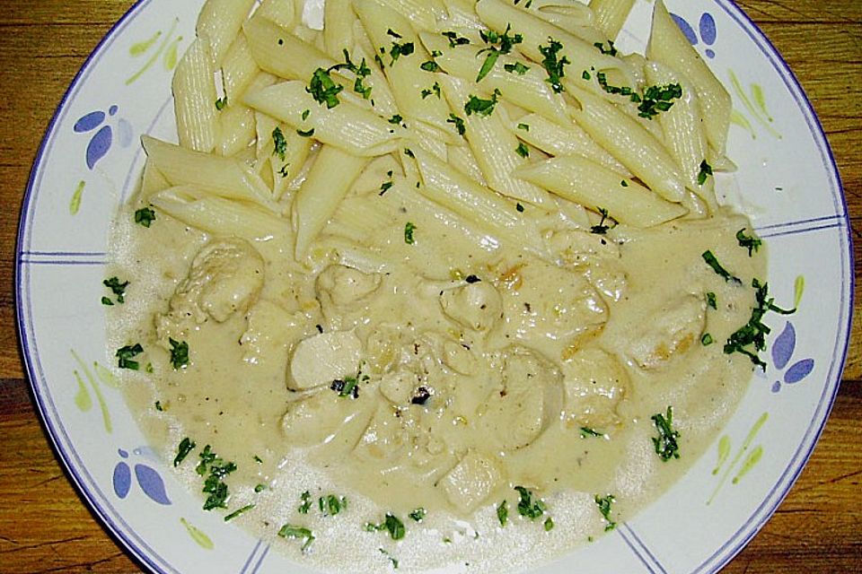 Rigatoni mit Hähnchen in Senf - Sahne - Sauce