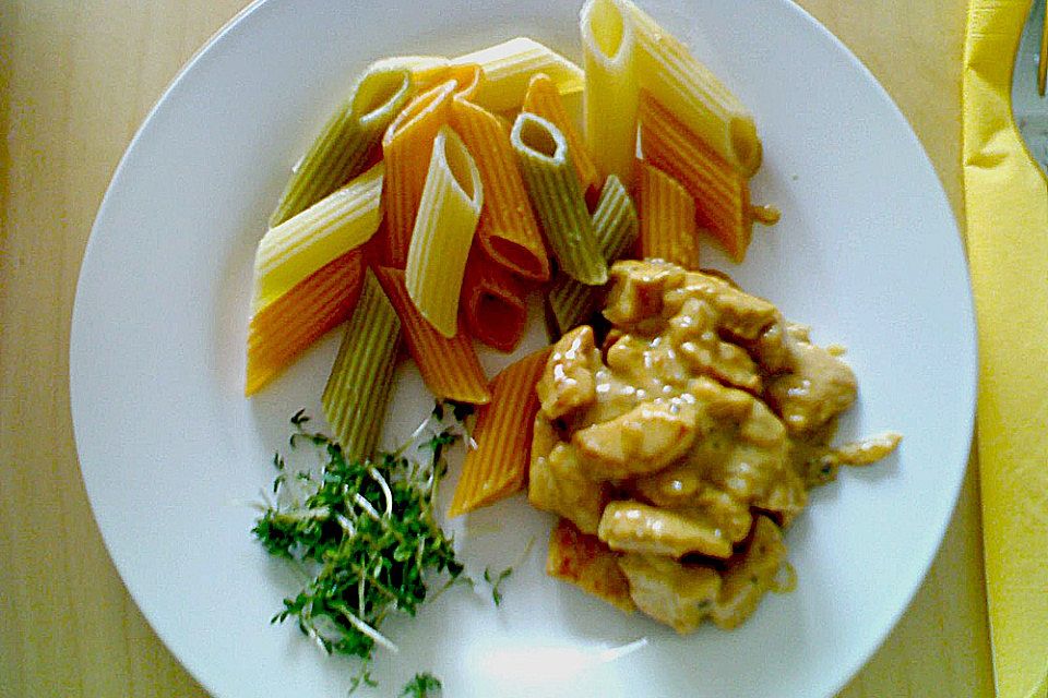 Rigatoni mit Hähnchen in Senf - Sahne - Sauce