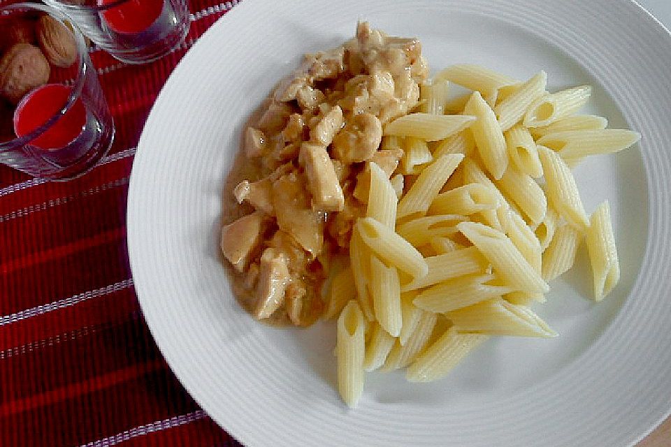 Rigatoni mit Hähnchen in Senf - Sahne - Sauce