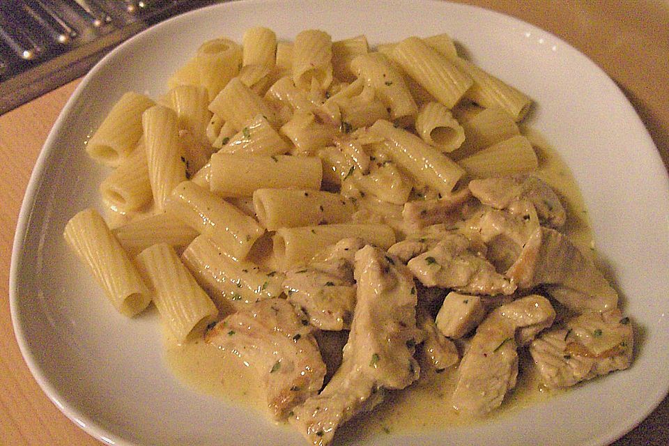 Rigatoni mit Hähnchen in Senf - Sahne - Sauce