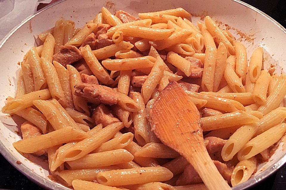 Rigatoni mit Hähnchen in Senf - Sahne - Sauce