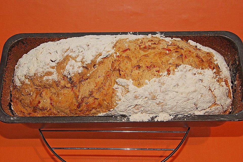 Iberisches Tomatenbrot mit roten Zwiebeln