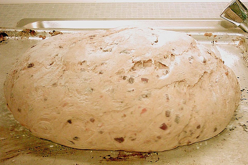 Iberisches Tomatenbrot mit roten Zwiebeln