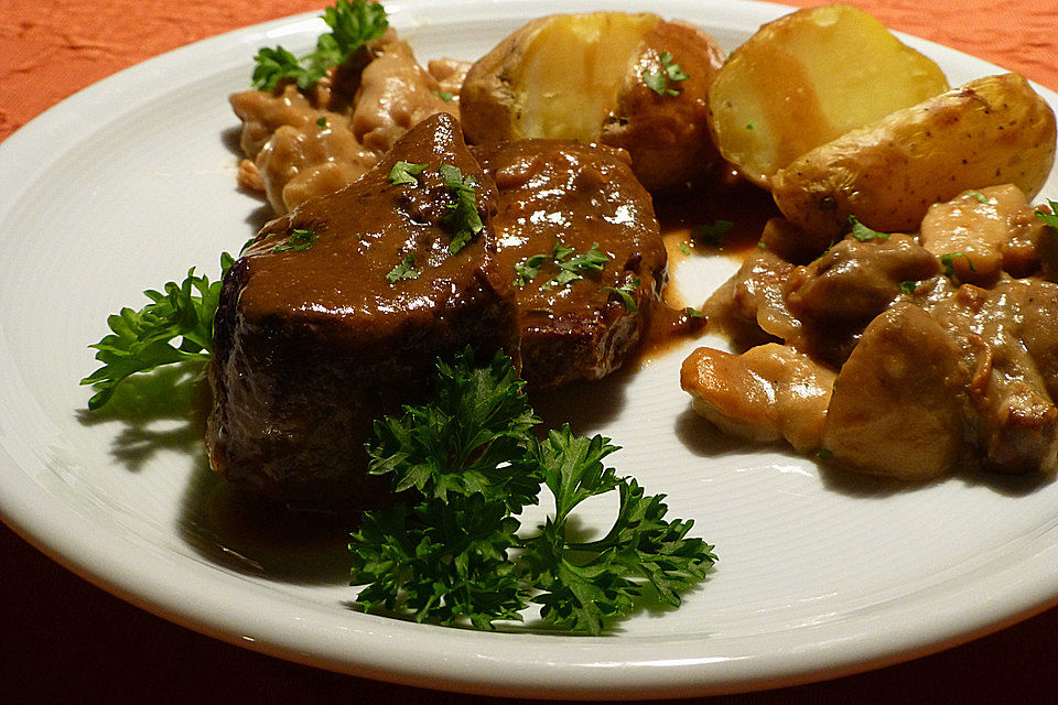 Geschmortes Rindfleisch in Barolo