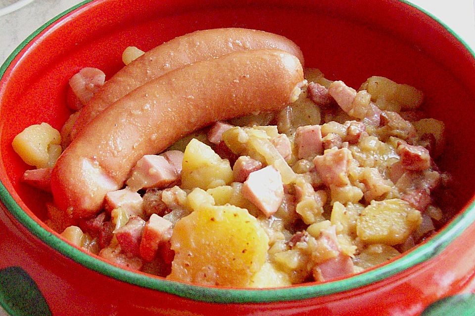 Warmer Kartoffelsalat mit Speck und Zwiebeln