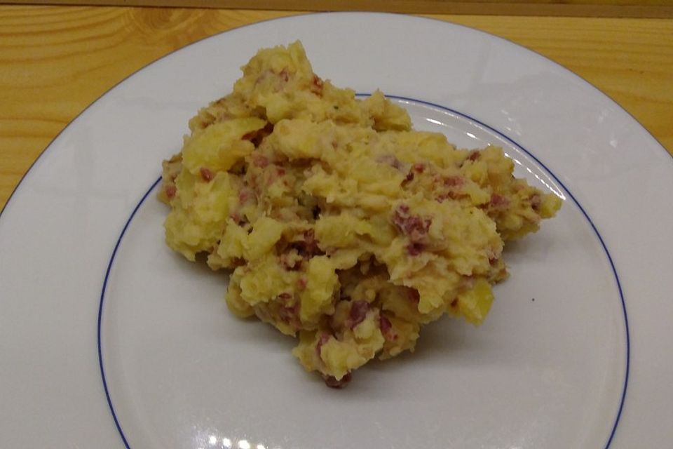 Warmer Kartoffelsalat mit Speck und Zwiebeln