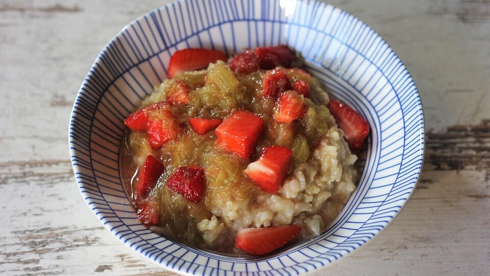 Milchreis mit Erdbeer-Rhabarber-Sauce von mamatuktuk