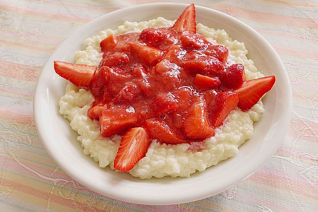 Milchreis mit Erdbeer-Rhabarber-Sauce von mamatuktuk| Chefkoch