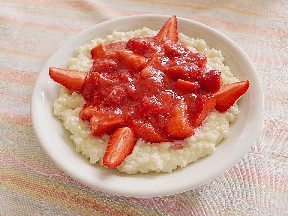 Milchreis mit Erdbeer-Rhabarber-Sauce von mamatuktuk| Chefkoch
