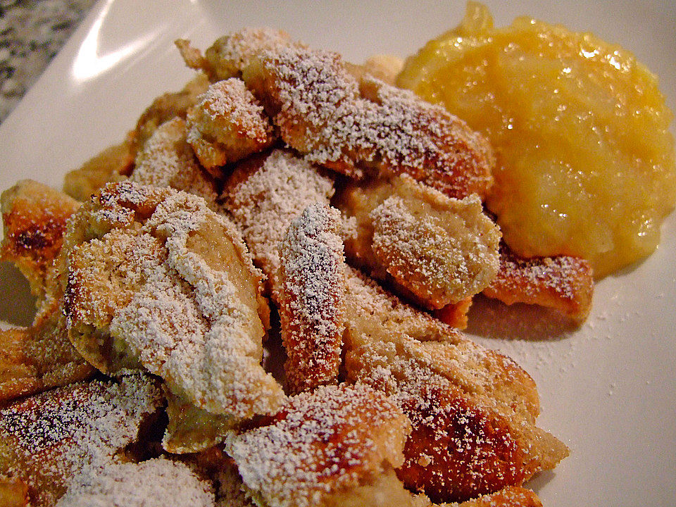 Kaiserschmarrn mit Apfel - Orangen - Sauce von mamatuktuk| Chefkoch