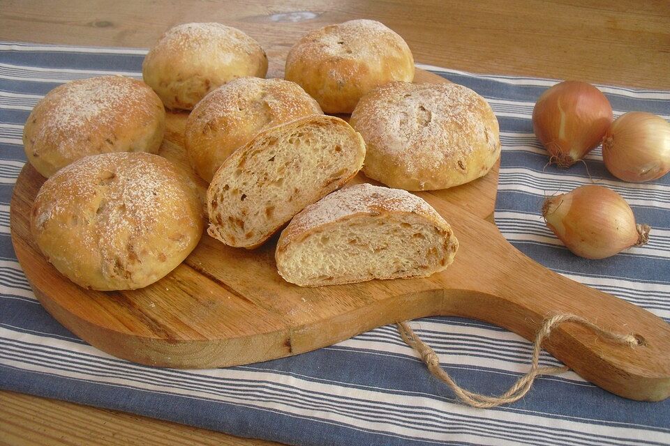 Zwiebelbrötchen