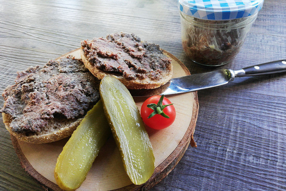 Leberwurst mit Apfel und Zwiebel