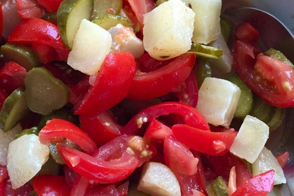 Harzerkäse - Salat mit Tomaten und Gurken