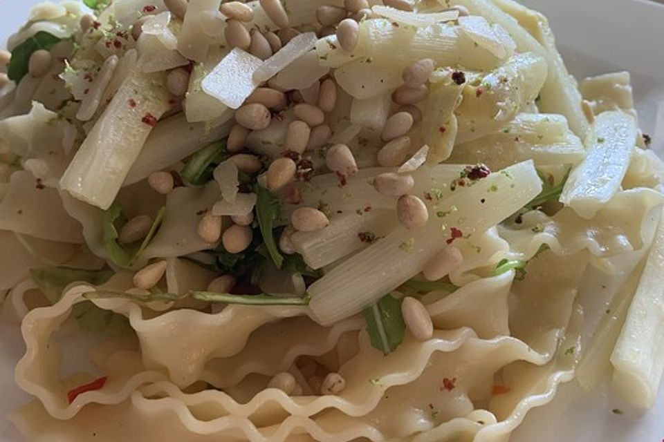 Spargel mit Limetten-Rucola-Pasta