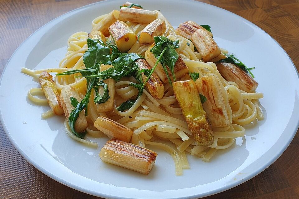 Spargel mit Limetten-Rucola-Pasta