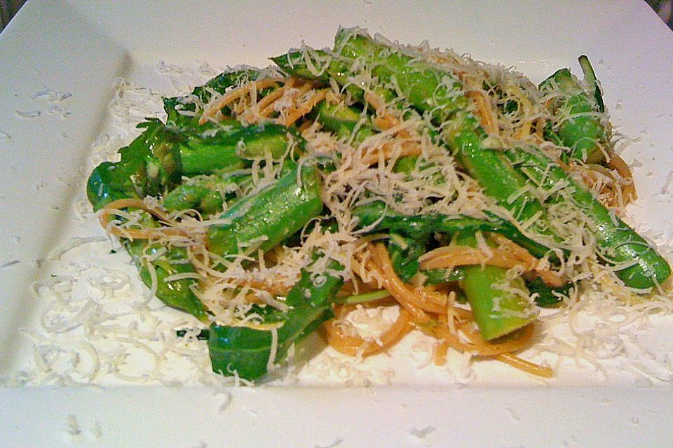 Spargel mit Limetten-Rucola-Pasta