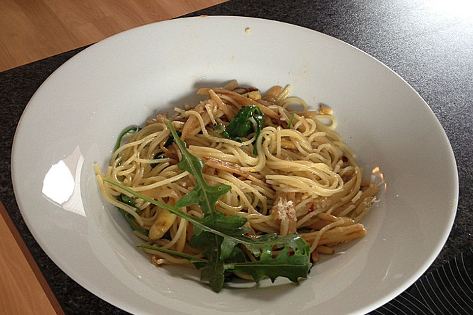 Spargel mit Limetten-Rucola-Pasta