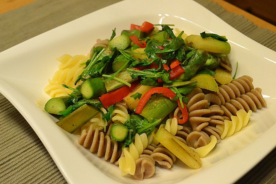 Spargel mit Limetten-Rucola-Pasta