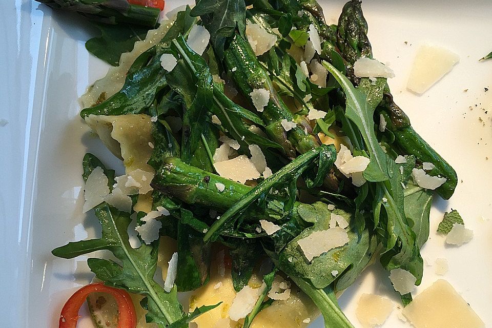 Spargel mit Limetten-Rucola-Pasta