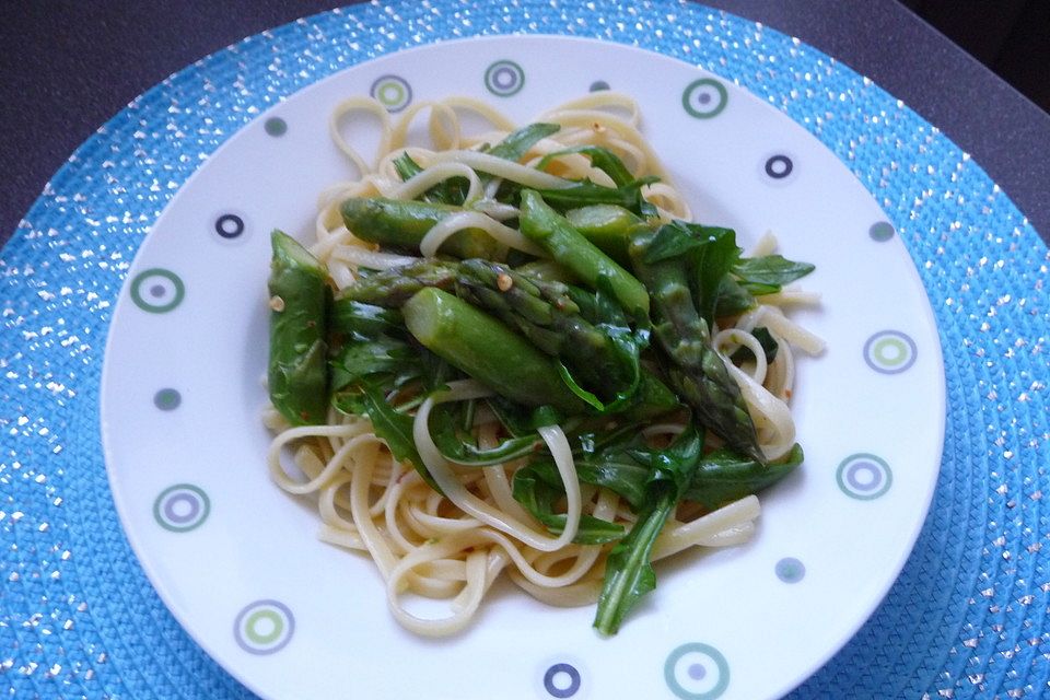 Spargel mit Limetten-Rucola-Pasta