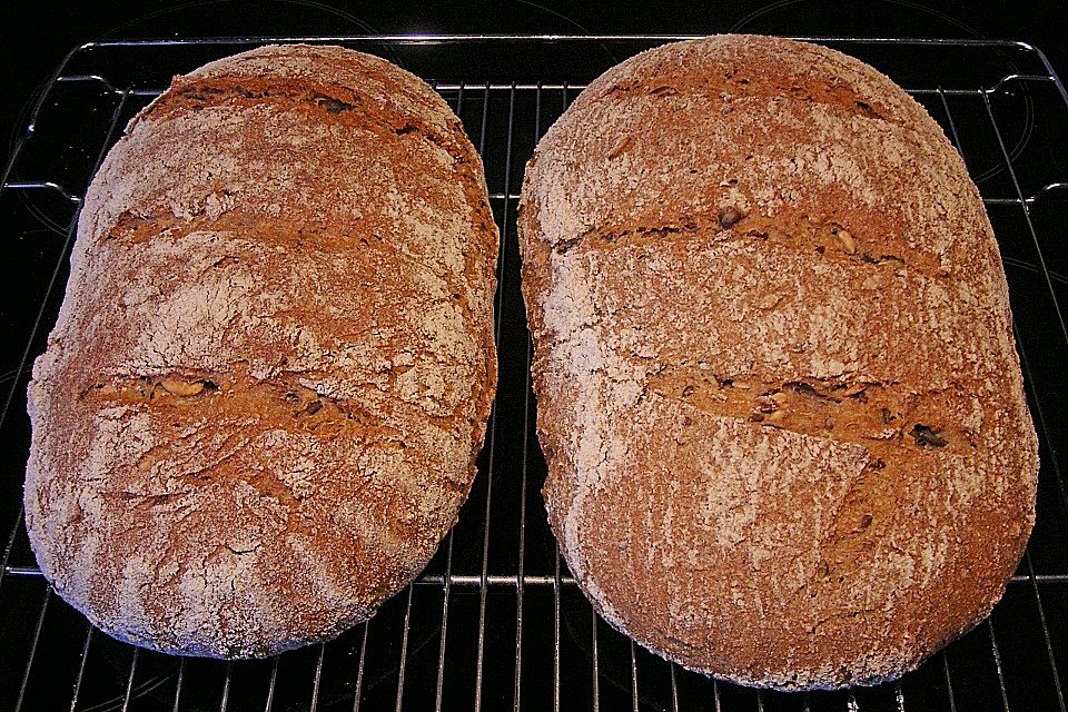 Sauerteigbrot mit Sonnenblumenkernen