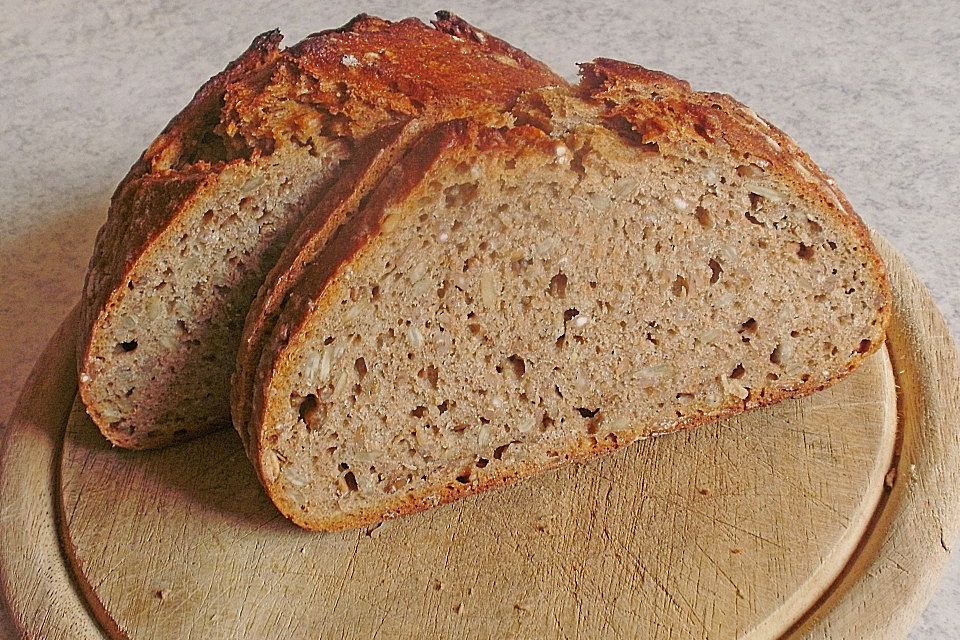 Sauerteigbrot mit Sonnenblumenkernen