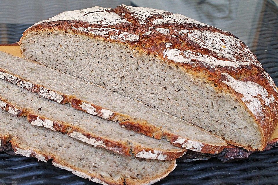 Sauerteigbrot mit Sonnenblumenkernen