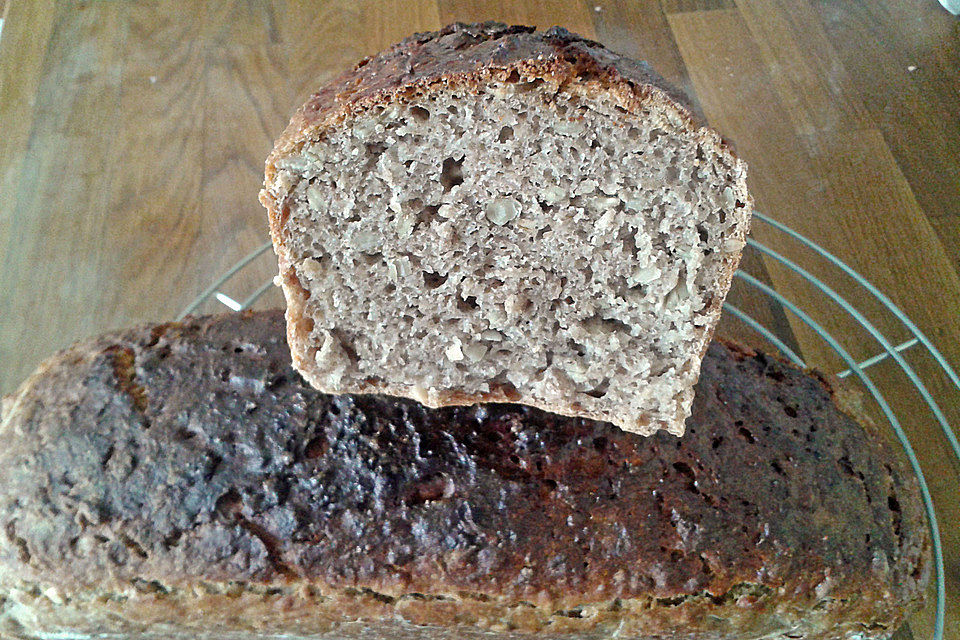 Sauerteigbrot mit Sonnenblumenkernen