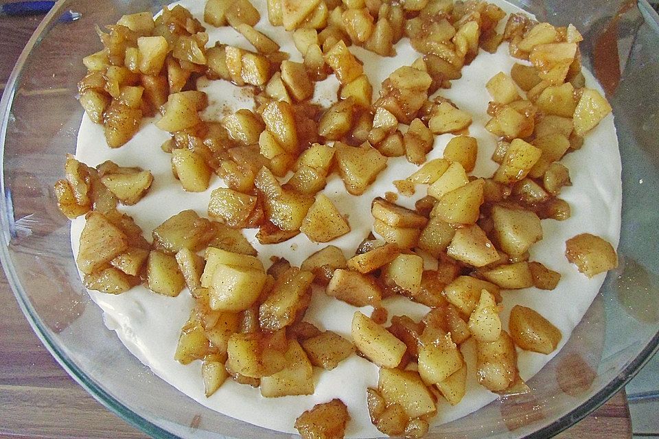 Geschichtete Apfel - Marzipan - Creme