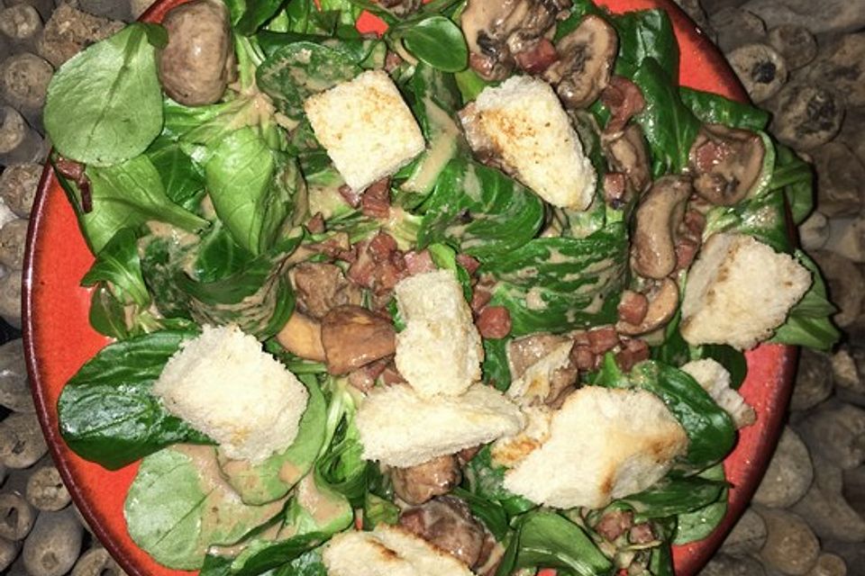 Feldsalat mit Sahne-Speck-Sauce