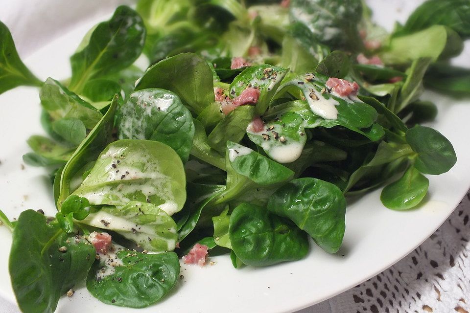 Feldsalat mit Sahne-Speck-Sauce