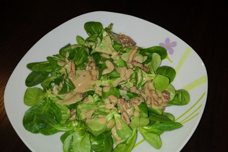 Feldsalat mit Sahne-Speck-Sauce