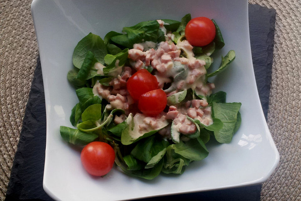 Feldsalat mit Sahne-Speck-Sauce