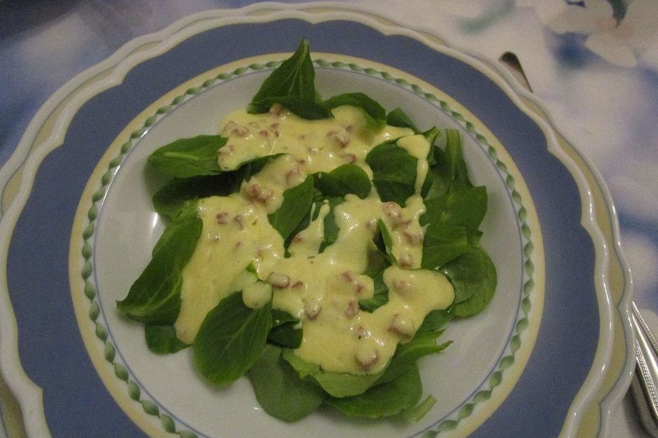 Feldsalat mit Sahne-Speck-Sauce