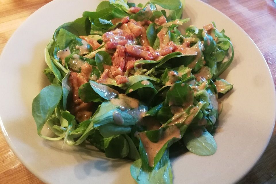 Feldsalat mit Sahne-Speck-Sauce